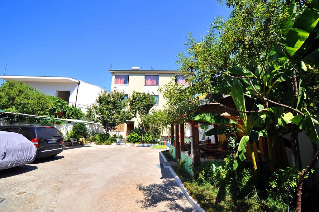 Pemaj Hostel Shkodër Екстериор снимка